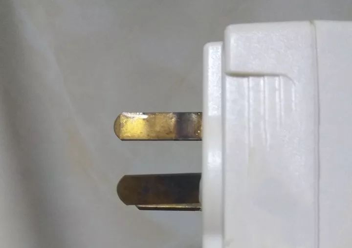 30%的火灾来自插座？什么样的插座或插排不能买？千万别图便宜！|「每日一答」089