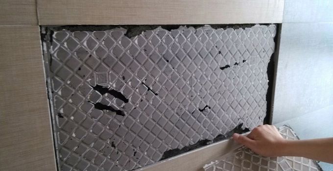 后悔地砖上墙！师傅说能多用10年，结果半年开始掉！到底哪错了？|「每日一答」120
