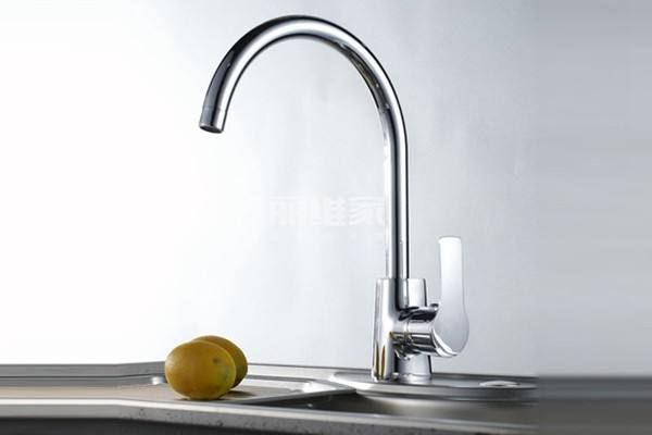 玩笑开大了！水龙头里竟然含铅？纯铜和不锈钢哪种好？4个建议！|「每日一答」106
