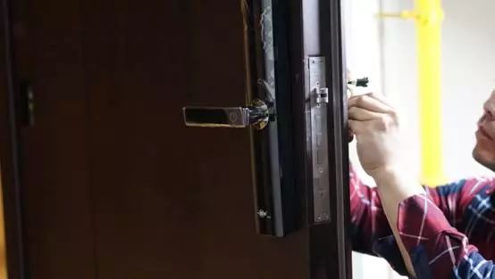 2个月狂换3把指纹锁，所谓智能锁原来是这么回事！