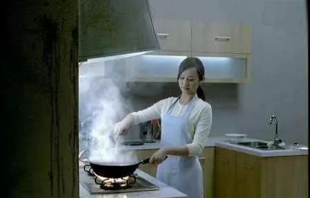 抖音网红推荐！厨卫用石膏板比铝扣板集成好？后悔也晚了……|「每日一答」148
