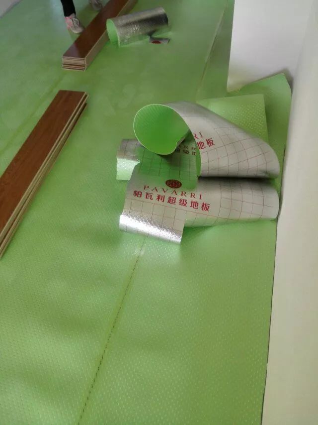 担心地板有甲醛，被逼的只能铺地砖？老外其实都用这个……