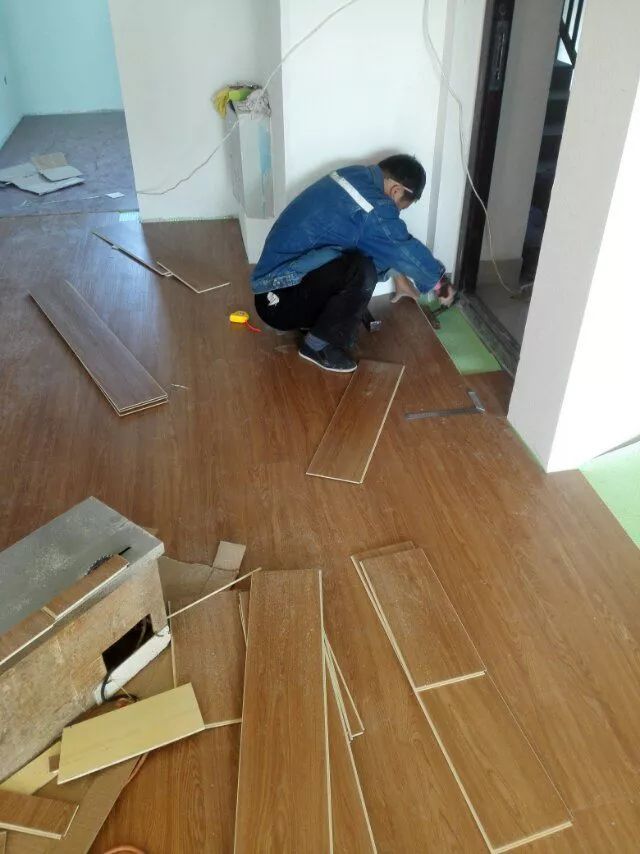 担心地板有甲醛，被逼的只能铺地砖？老外其实都用这个……
