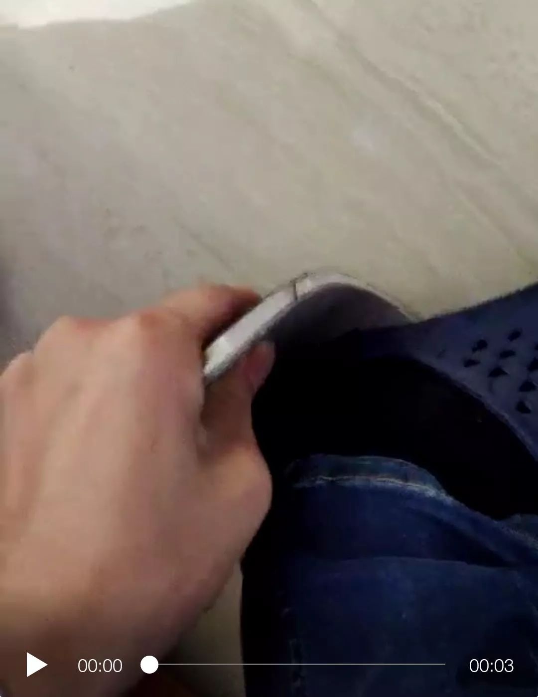 担心地板有甲醛，被逼的只能铺地砖？老外其实都用这个……