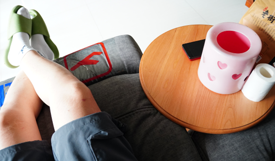 不要茶几，客厅会不会变大变实用？我家的选择是…… 边桌替代茶桌，矮几变成高几，4套方案15款家具大盘点！| 客厅餐厅布局