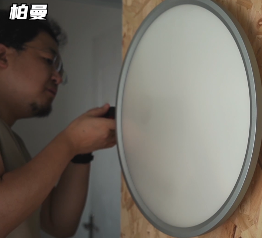 【27倍差价】多少钱的吸顶灯不是智商税?柏曼lipro雷士三雄极光天猫杂牌,频闪照度光谱蓝光显色指数,做工颜值全面拆解分析!